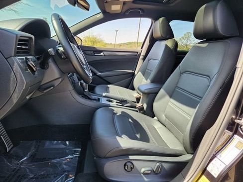 Used 2021 Volkswagen Passat 2.0T R-Line image 9