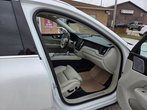 Used 2018 Volvo XC60 T8 Inscription w/ Advanced Package image 25