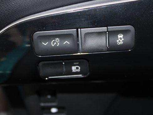 Used 2019 Toyota Prius Prime Plus FWD image 18