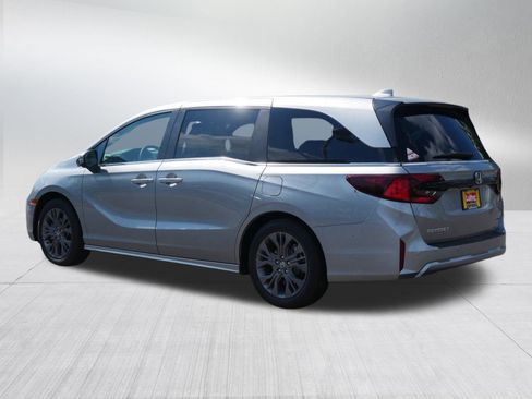New 2026 Honda Odyssey Touring image 5