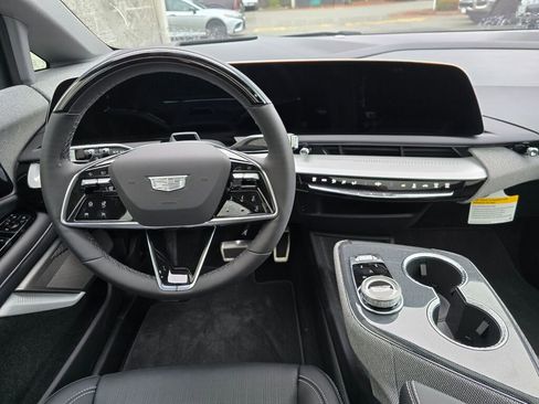 New 2026 Cadillac Optiq Luxury 2 image 18