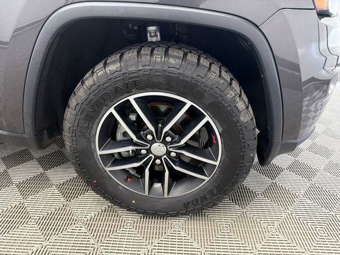 Used 2017 Jeep Grand Cherokee Trailhawk AWD/4WD image 13
