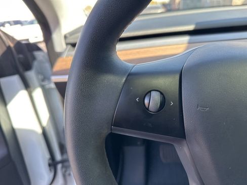 Used 2021 Tesla Model Y Long Range image 10