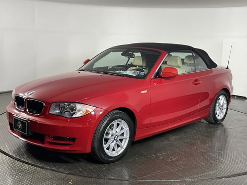 Used 2011 BMW 128i Convertible image 4