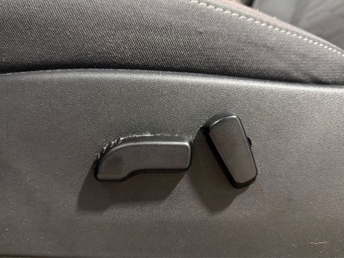 Used 2022 Nissan Frontier SV AWD/4WD image 19