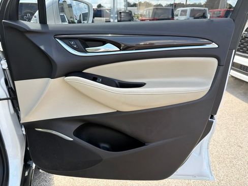 Used 2019 Buick Enclave Essence FWD image 23