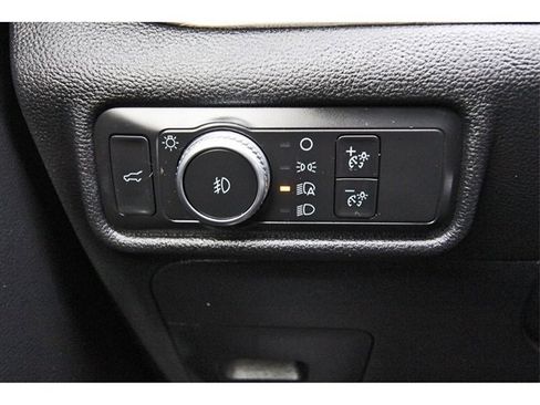 Used 2020 Ford Explorer Limited image 22