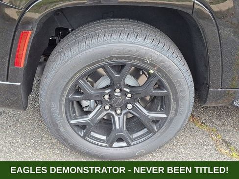 New 2025 Jeep Wagoneer Series II image 5