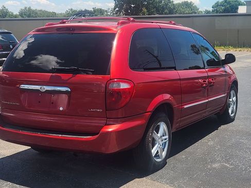 Used 2004 Chrysler Town & Country Limited FWD image 6