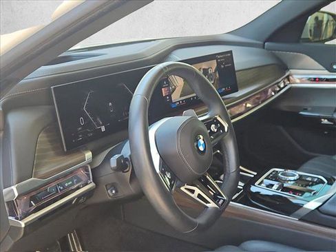 Used 2023 BMW 760i xDrive AWD/4WD image 9
