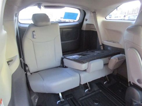 Used 2023 Toyota Sienna XLE image 20