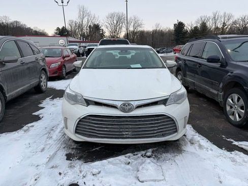Used 2018 Toyota Avalon XLE Premium image 3