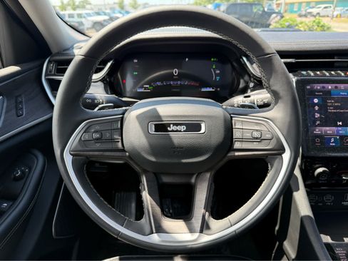 Used 2023 Jeep Grand Cherokee 30th Anniversary AWD/4WD image 15