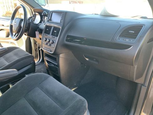 Used 2018 Dodge Grand Caravan SE FWD image 27
