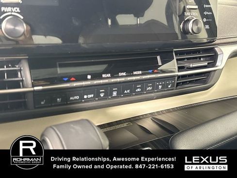 Used 2022 Toyota Sienna Platinum image 10