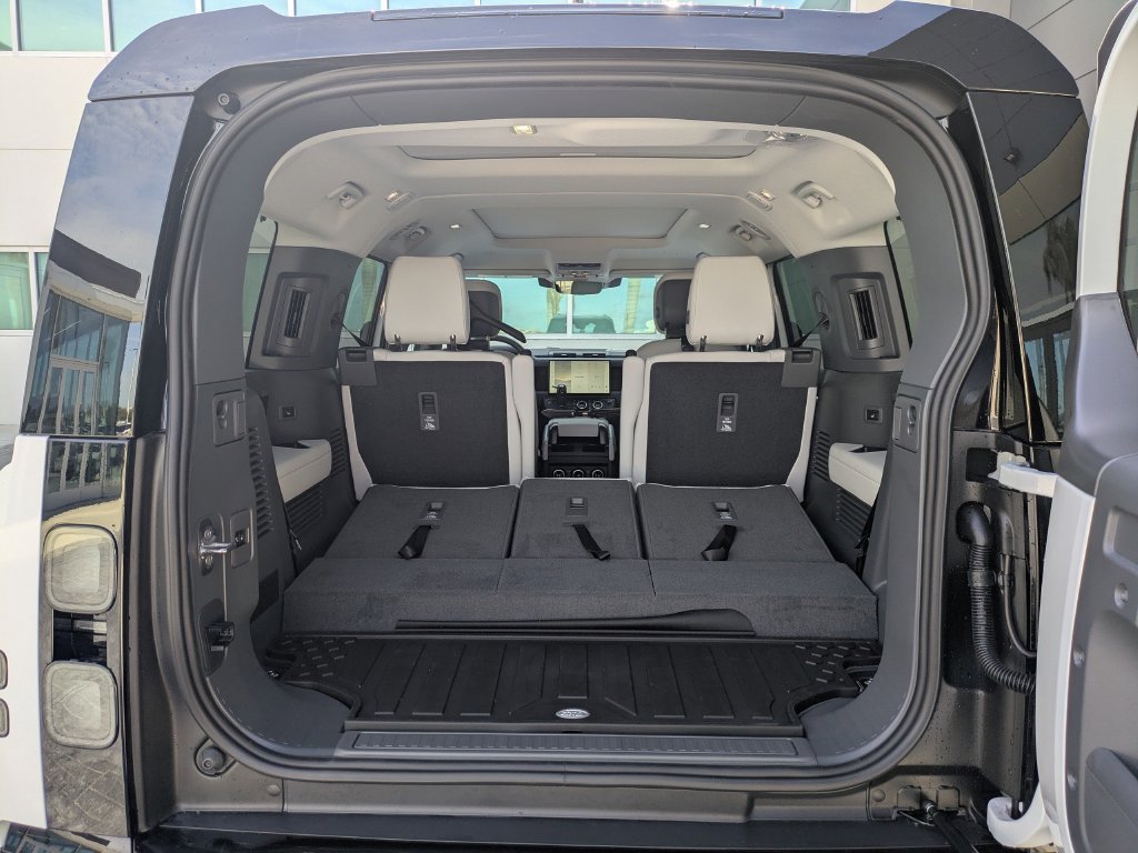 New 2026 Land Rover Defender 130 X-Dynamic SE AWD/4WD image 14