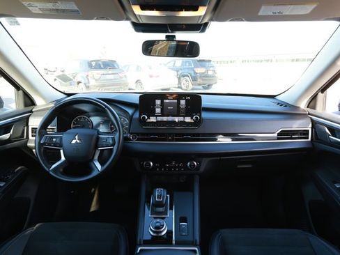 Used 2024 Mitsubishi Outlander SE image 29