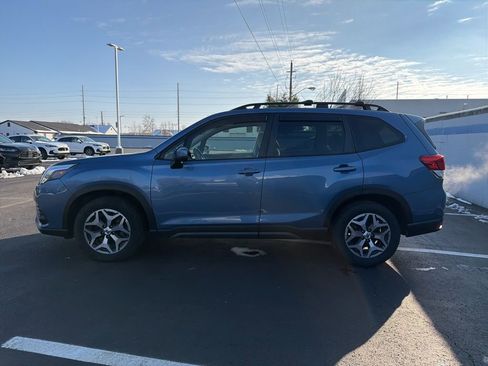 Used 2023 Subaru Forester Premium image 2