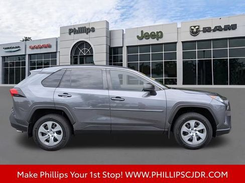 Used 2021 Toyota RAV4 LE FWD image 2