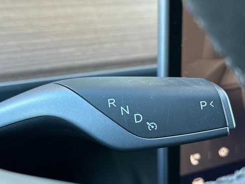 Used 2025 Tesla Model Y Long Range image 23