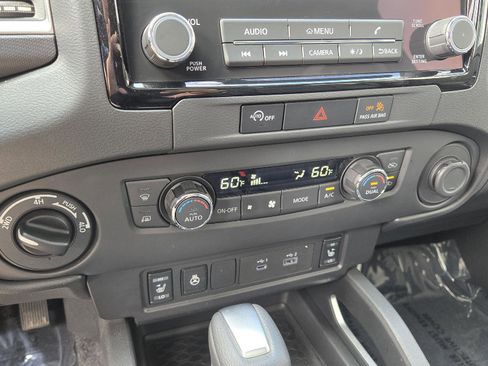 Used 2024 Nissan Frontier SL image 22