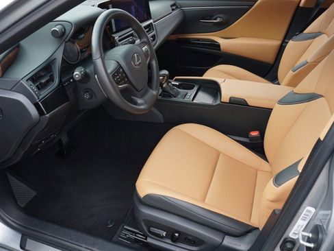 Certified 2025 Lexus ES 300h w/ Premium Package image 13