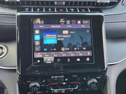 New 2025 Jeep Grand Cherokee Altitude image 11