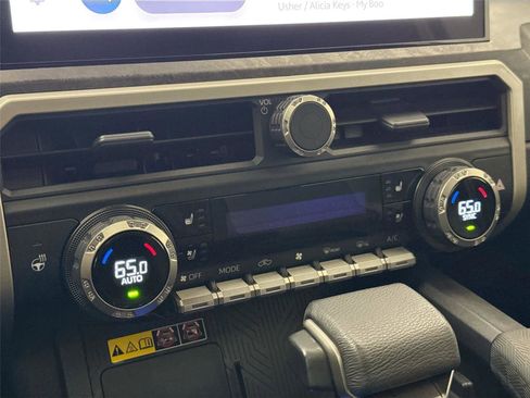 Certified 2025 Toyota Tacoma Limited AWD/4WD image 27