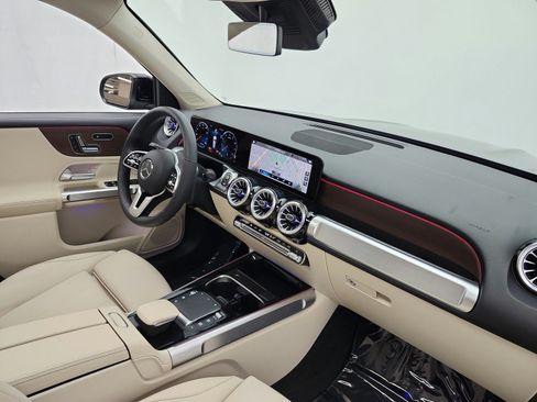 Used 2023 Mercedes-Benz GLB 250 image 19