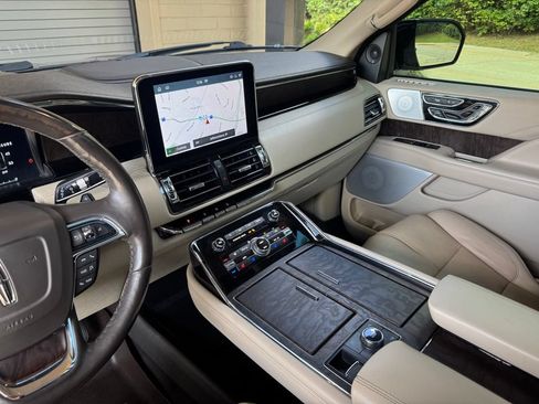 Used 2020 Lincoln Navigator Reserve w/ Luxury Package AWD/4WD image 22