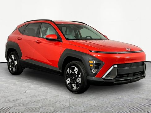 Used 2025 Hyundai Kona SEL AWD/4WD image 3
