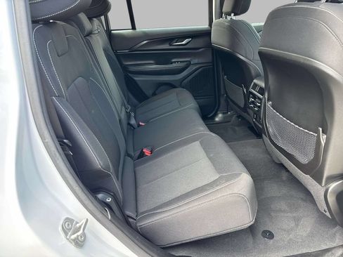 Certified 2023 Jeep Grand Cherokee Laredo w/ Luxury Tech Group I AWD/4WD image 15
