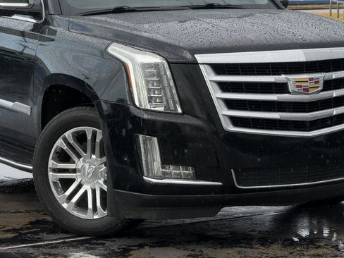 Used 2018 Cadillac Escalade ESV 2WD image 11