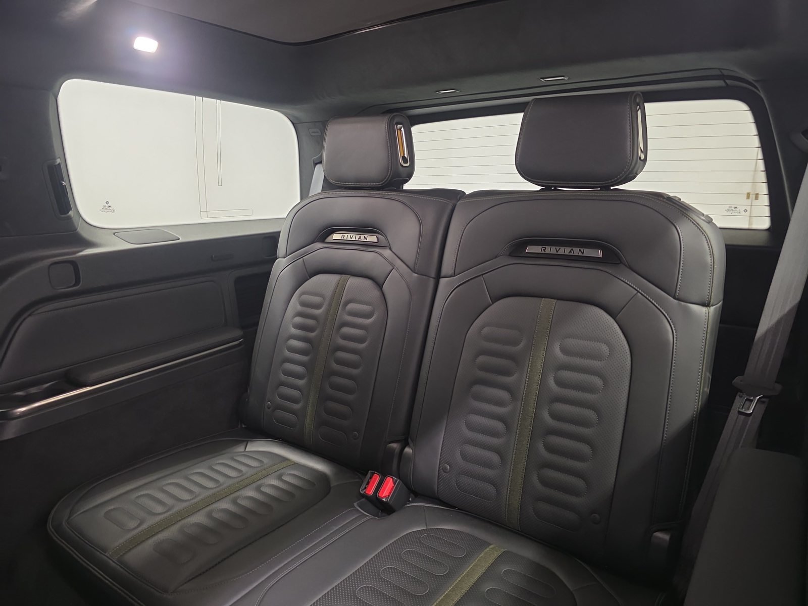 Used 2025 Rivian R1S Adventure Dual AWD/4WD image 22