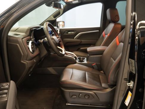Used 2023 Chevrolet Colorado Z71 w/ Z71 Convenience Package 2 AWD/4WD image 5