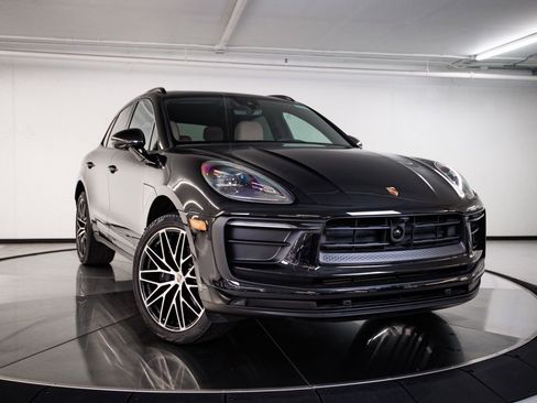 Certified 2026 Porsche Macan AWD/4WD image 9