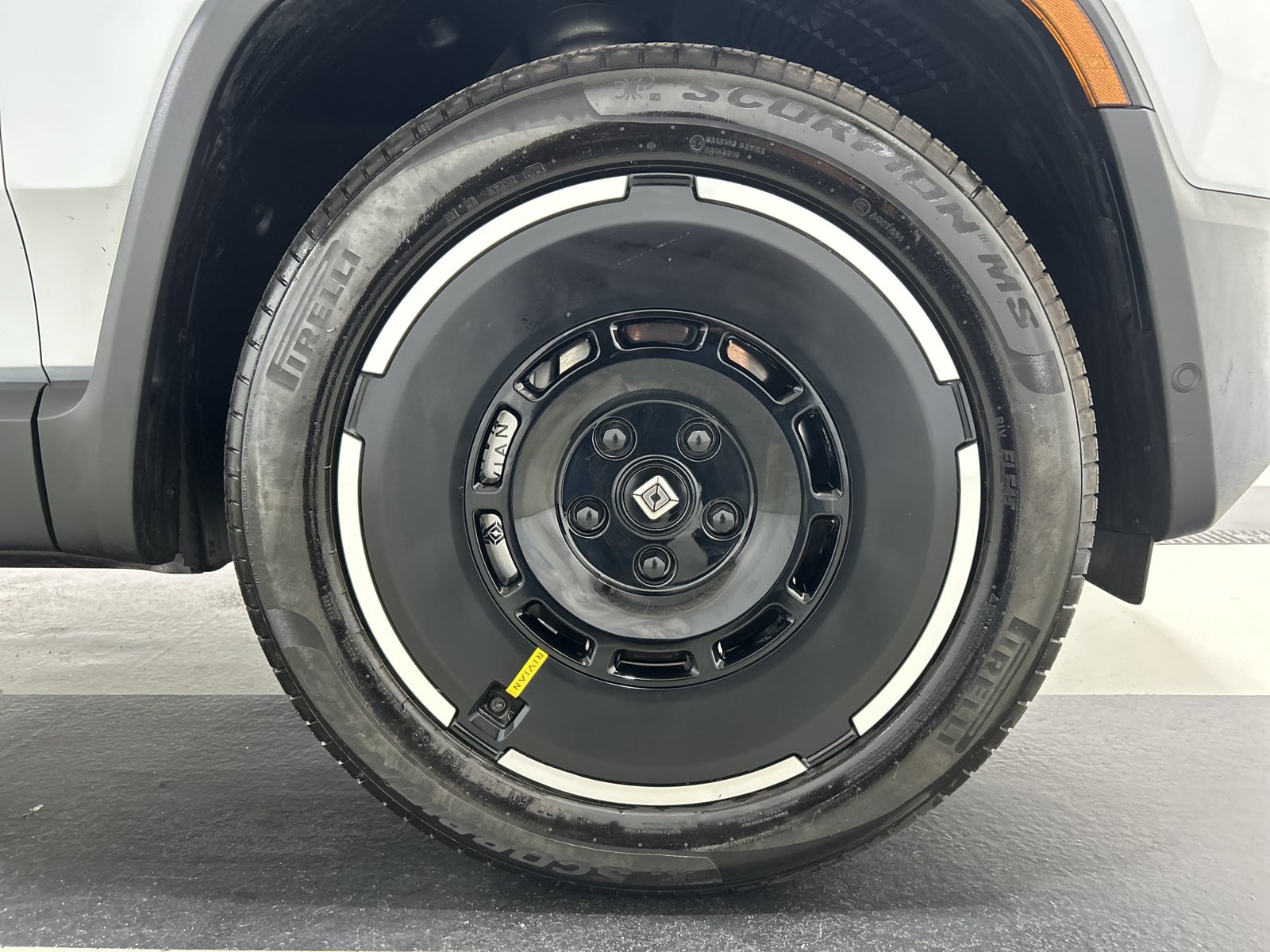 Used 2025 Rivian R1S Adventure Dual AWD/4WD image 11