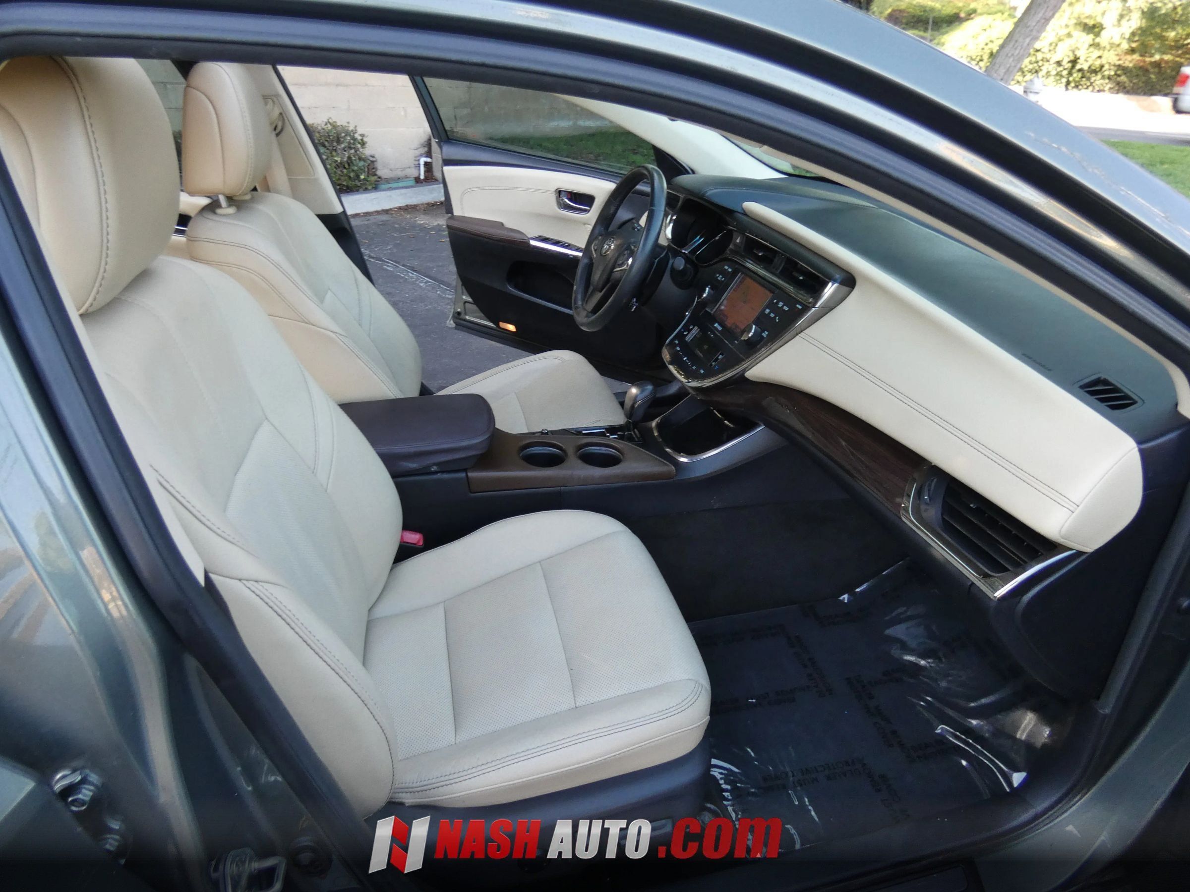 Used 2013 Toyota Avalon Limited FWD image 25