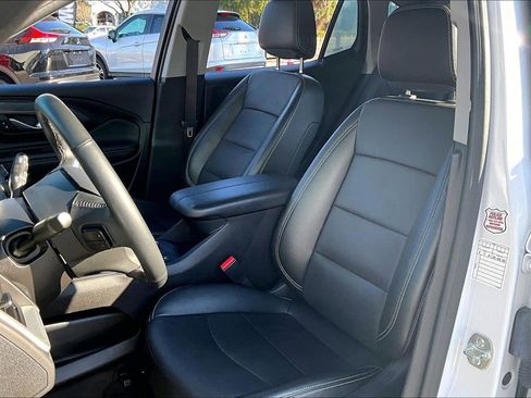 Used 2024 GMC Terrain SLT image 20