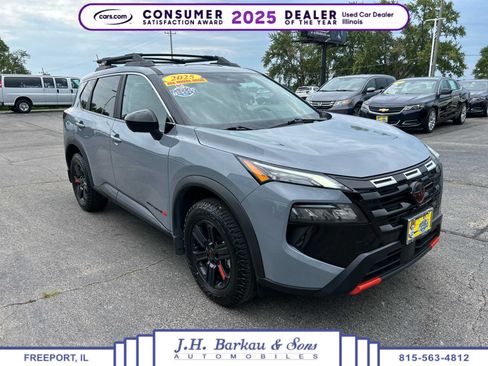 Used 2025 Nissan Rogue SV AWD/4WD image 1