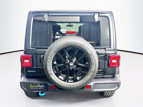 Used 2023 Jeep Wrangler Sahara image 7
