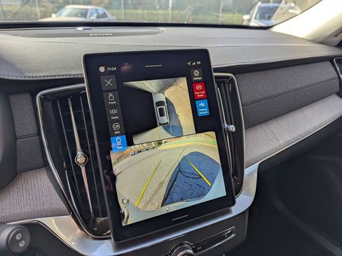 New 2026 Volvo XC90 B6 Ultra w/ Protection Package image 16