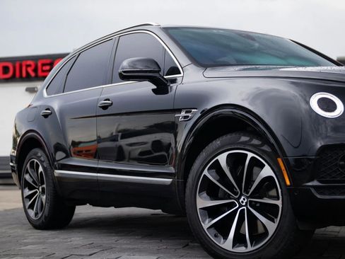 Used 2017 Bentley Bentayga AWD/4WD image 2