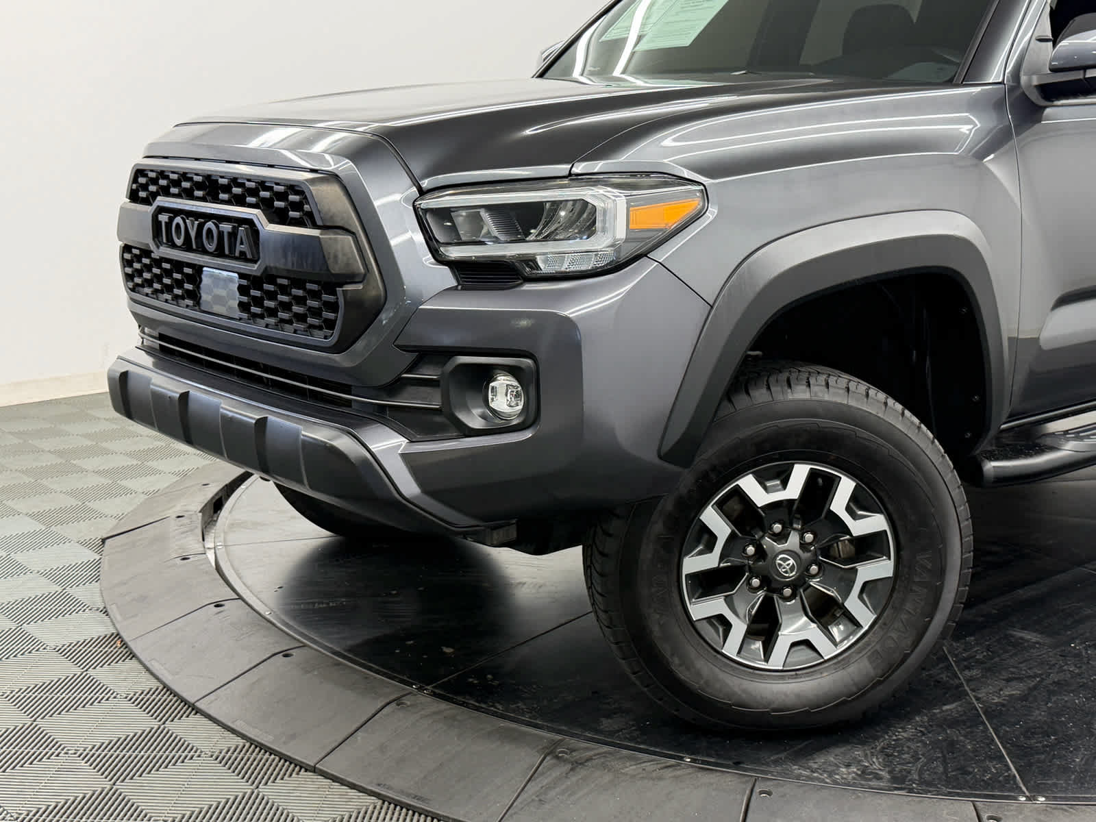 Used 2022 Toyota Tacoma TRD Off-Road w/ Technology Package RWD image 3