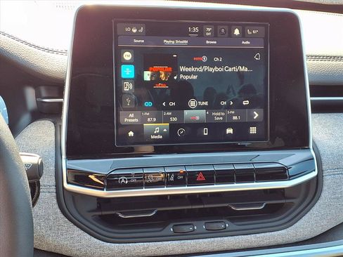New 2025 Jeep Compass Latitude w/ Convenience Group AWD/4WD image 7
