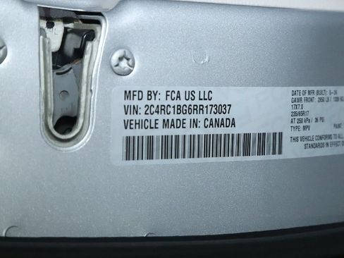 Used 2024 Chrysler Pacifica Touring-L FWD image 19