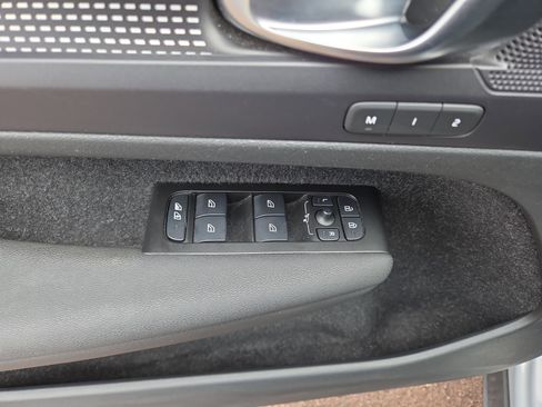 Used 2021 Volvo XC40 T5 R-Design w/ Climate Package image 32