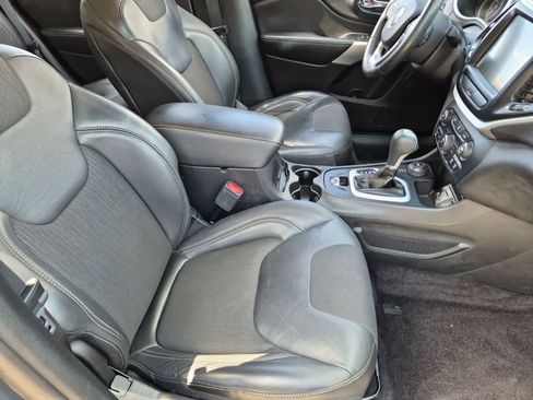 Used 2018 Jeep Cherokee Latitude Plus AWD/4WD image 20