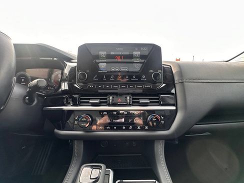 Certified 2025 Nissan Pathfinder Platinum FWD image 25