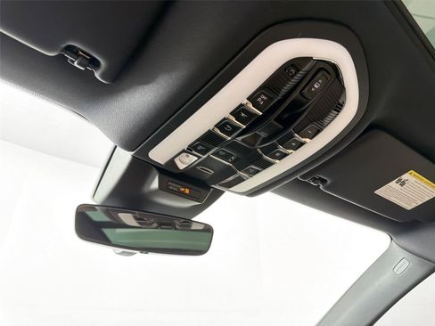 Certified 2026 Porsche Macan AWD/4WD image 25
